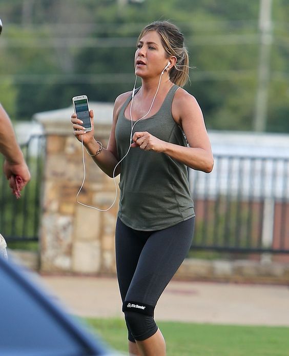 The cute actress Jennifer Aniston Work Following Exercise during vacation