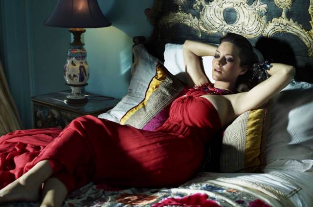 Sexy picture of the beautiful actress Marion Cotillard